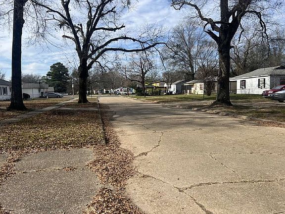 4th image of 2631 Mimosa Ave