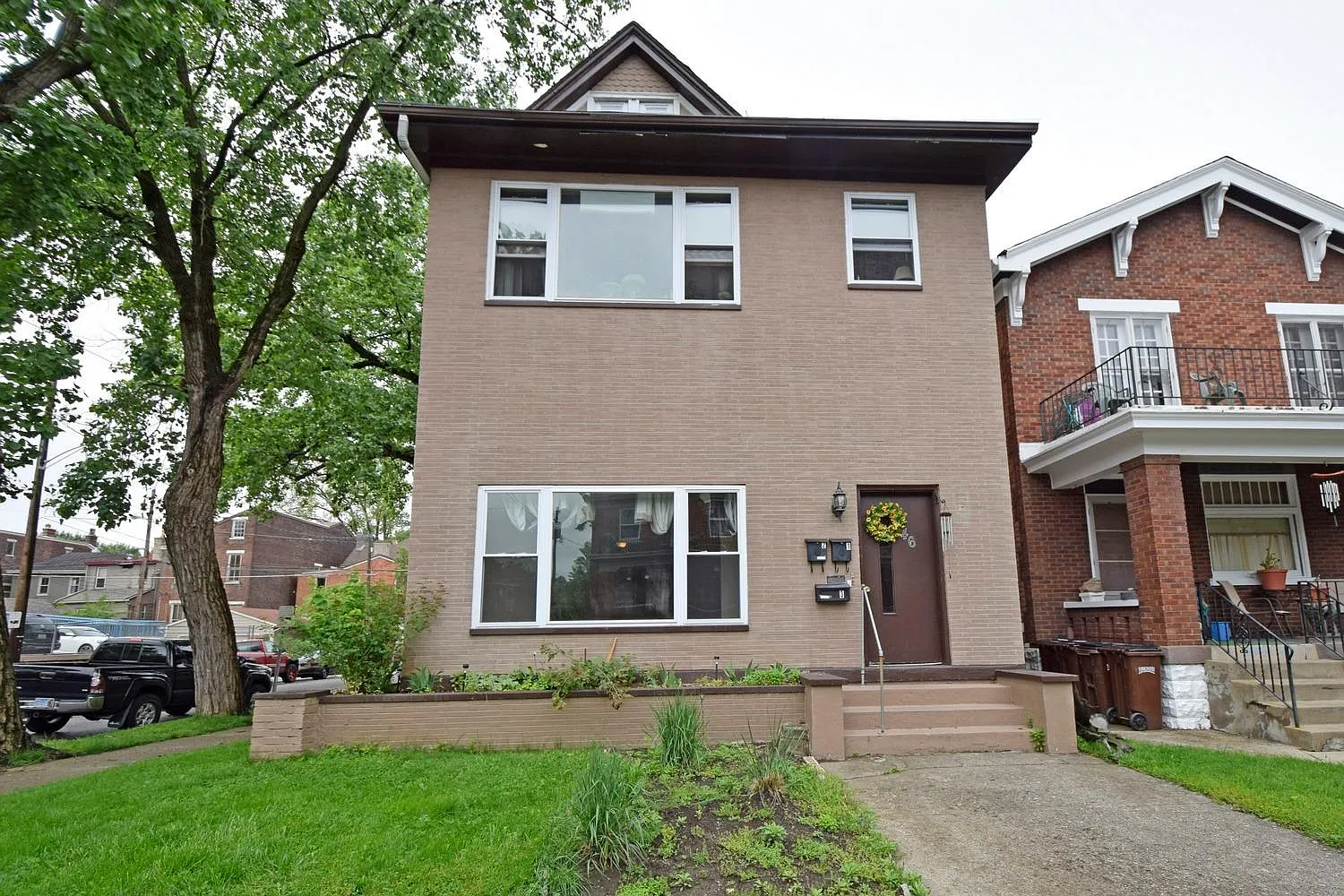 646 Park Ave photo 1