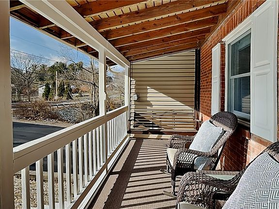 3rd image of 191 Manor Rd