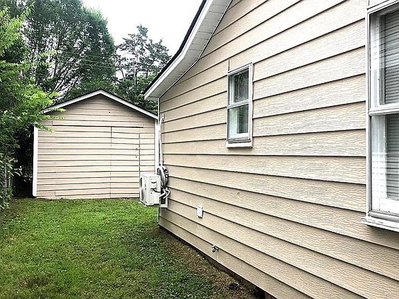3rd image of 1608 Linden Ave