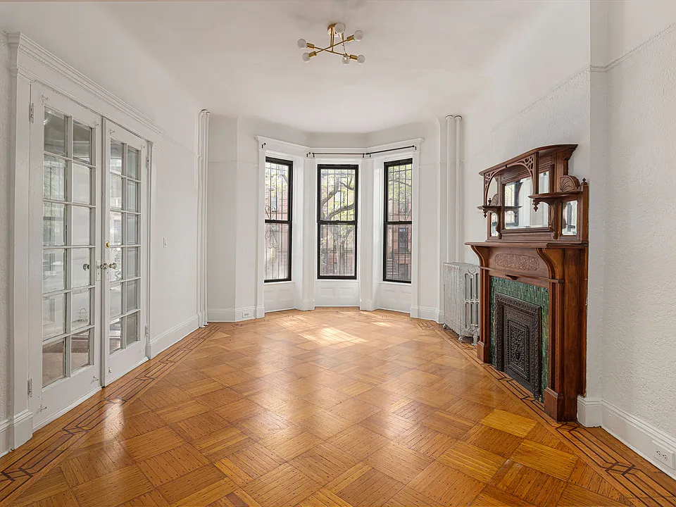 597 Jefferson Ave #1