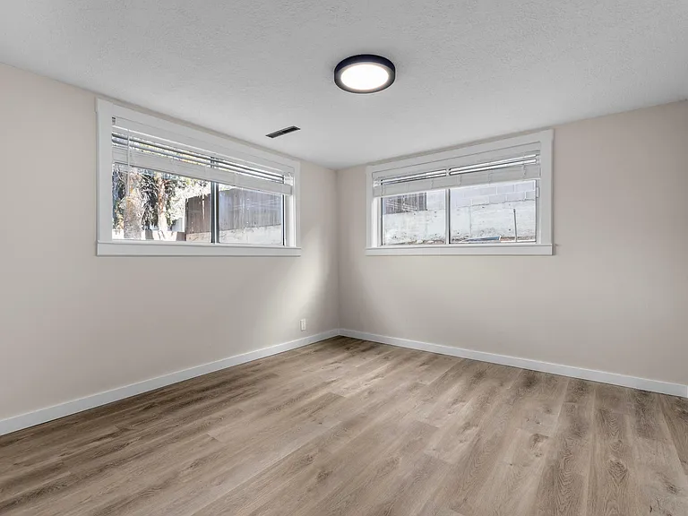 2177 E Castle Hill Ave — Photo 18