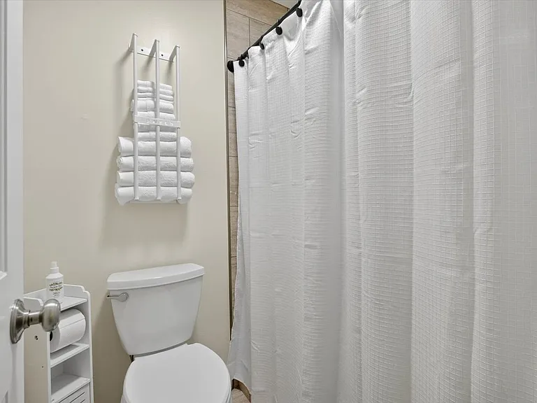 3520 Clifden Dr — Photo 17