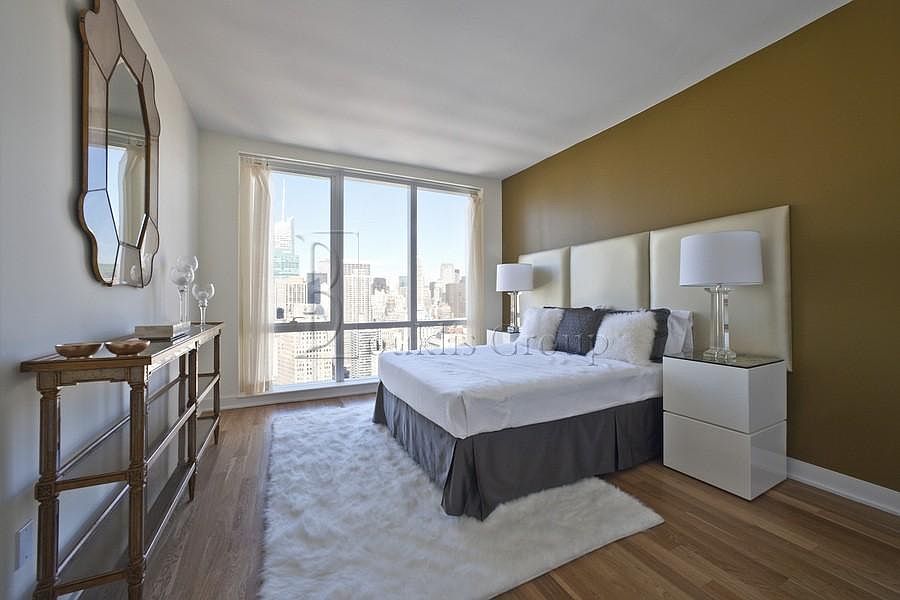 2nd image of 885 6th Ave APT 21H