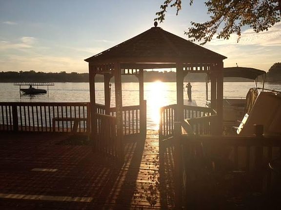 Enclosed Deck and Gazebo Overlooking Lake