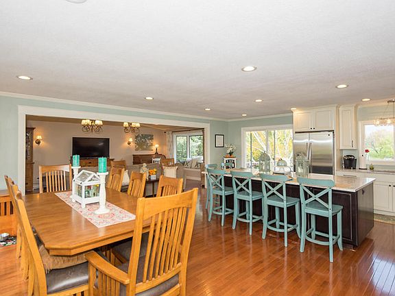 2nd image of 6615 Lake Dr
