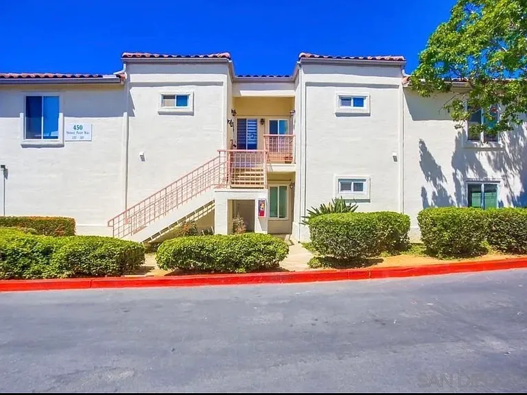 450 Stoney Point Way — Photo 3