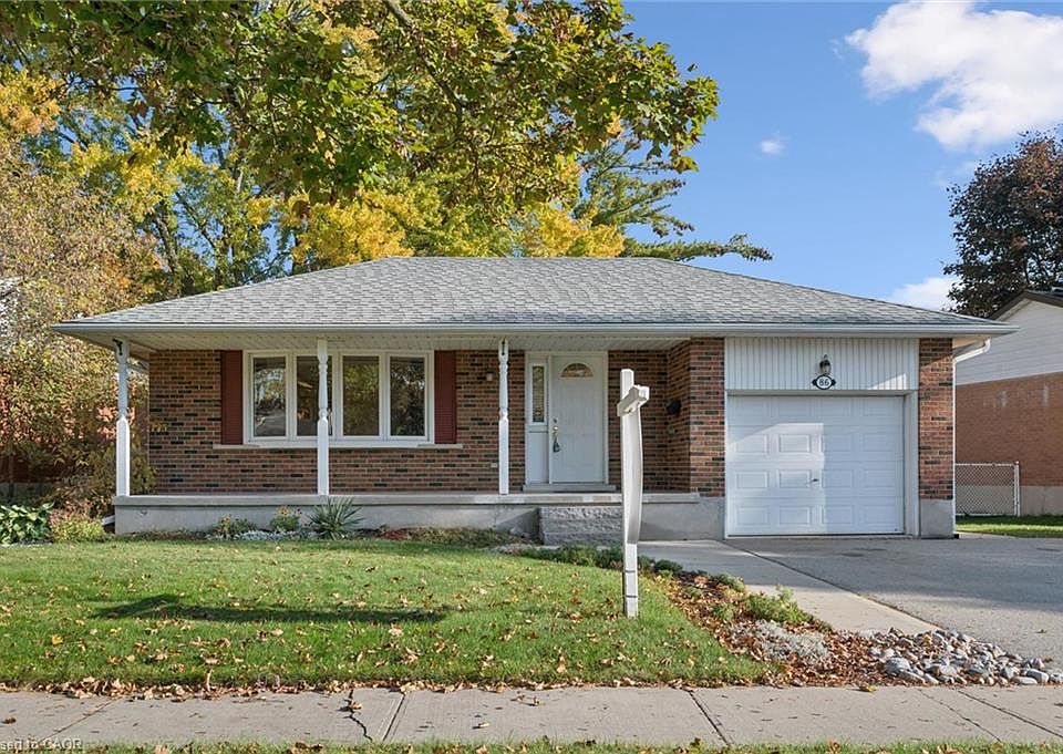 1st image of 86 Lower Canada Cres