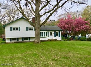 1409 Sullivan Rd, Ravenna, MI 49451