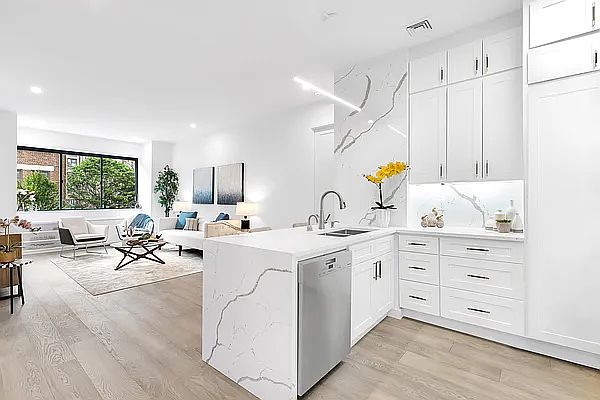 1st image of 225 W 83rd St APT 3R