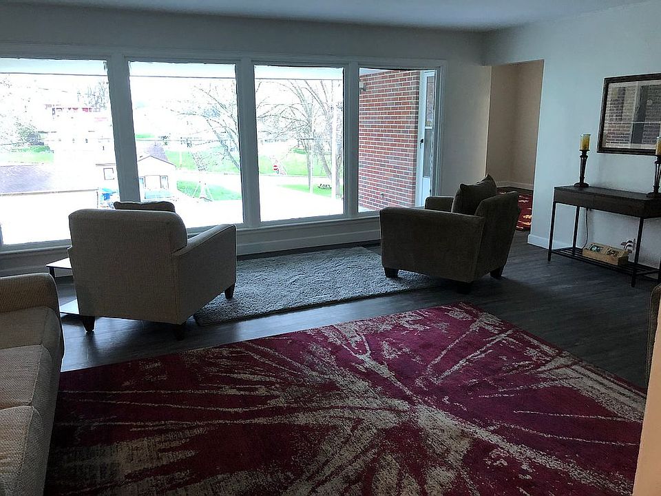 1st image of 1100 Main St