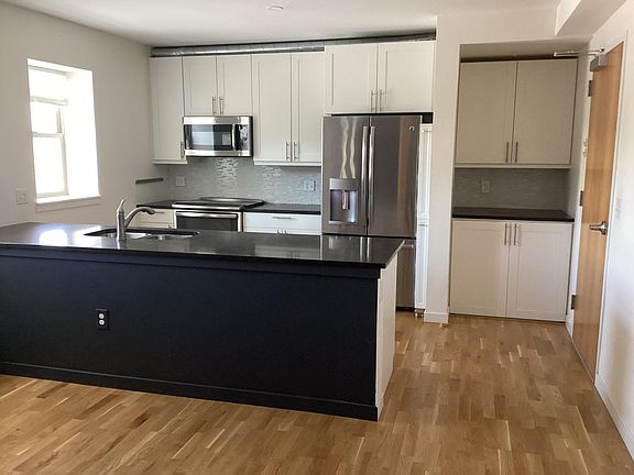 4th image of 2835 W Parkside Pl #201