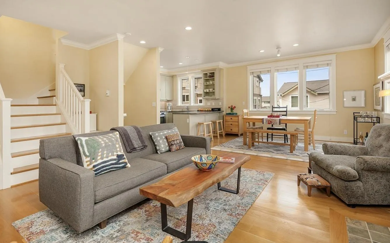 3 bed, 1820 sqft, $4,395 — Photo 1
