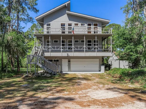 7373 Circle Dr, Lady Lake, FL 32159