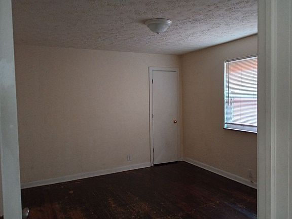 5th image of 325 9th Ave W #1/2