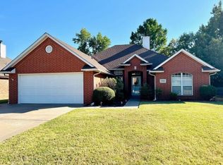 3525 Lakeshore Dr, Enid, OK 73703
