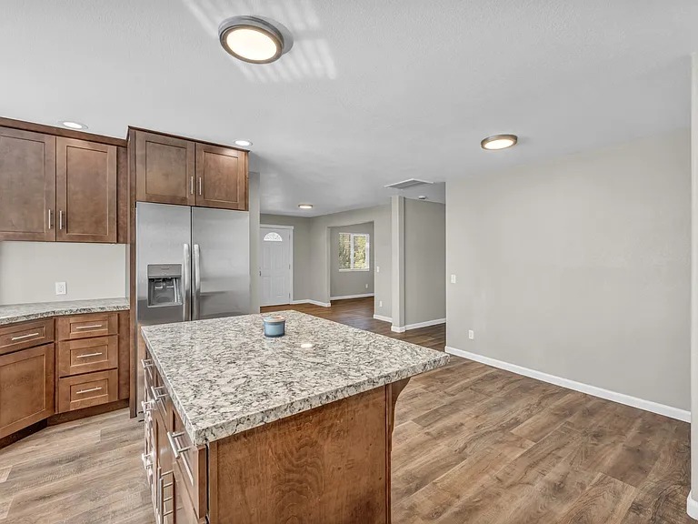 604 Pine St — Photo 4