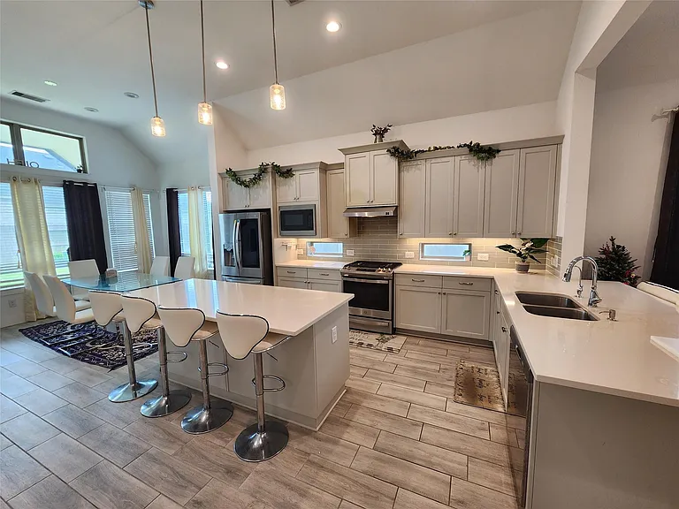 10718 Blossom River Dr — Photo 4