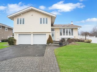 2 Fair Ln, Jericho, NY 11753