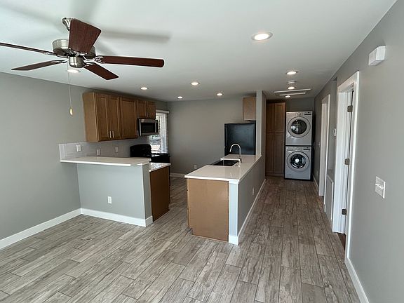 3rd image of 806 Cedarcrest Ave