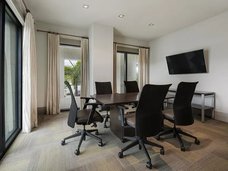 Varela Westshore Apartments — Photo 24