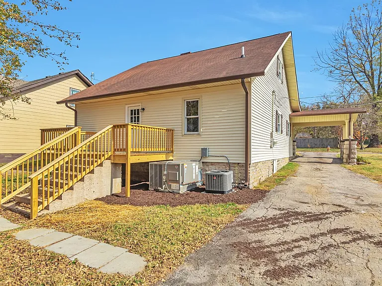 416 Highland Ct — Photo 10