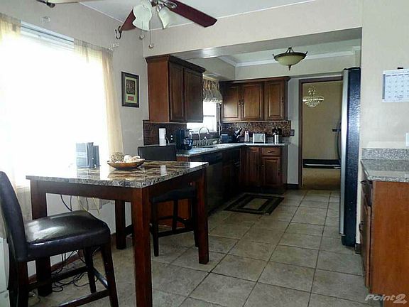 Eat-In Kitchen
