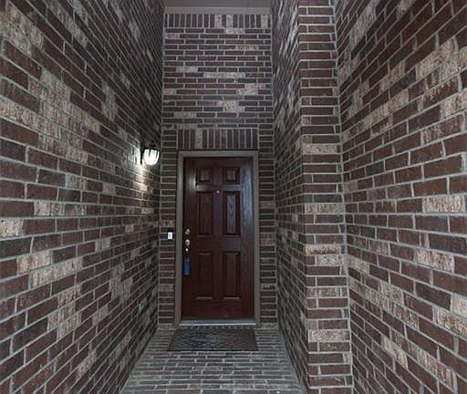 2nd image of 1240 Woodbine Cliff Dr