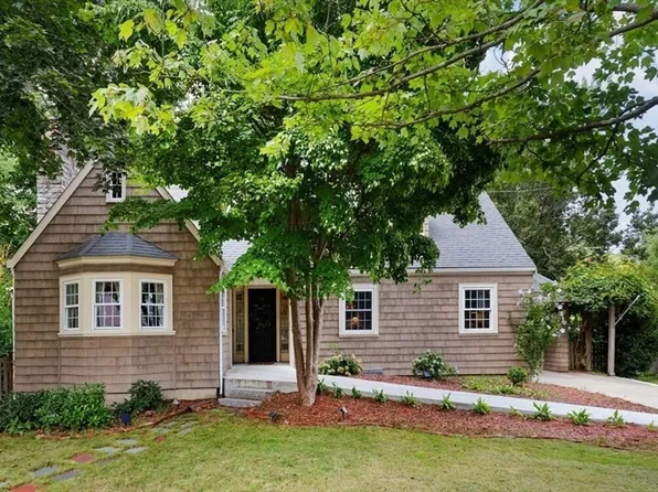 44 Mount Pleasant St, Billerica, MA 01821