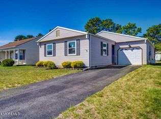 20 Tropicana Ct, Toms River, NJ 08757