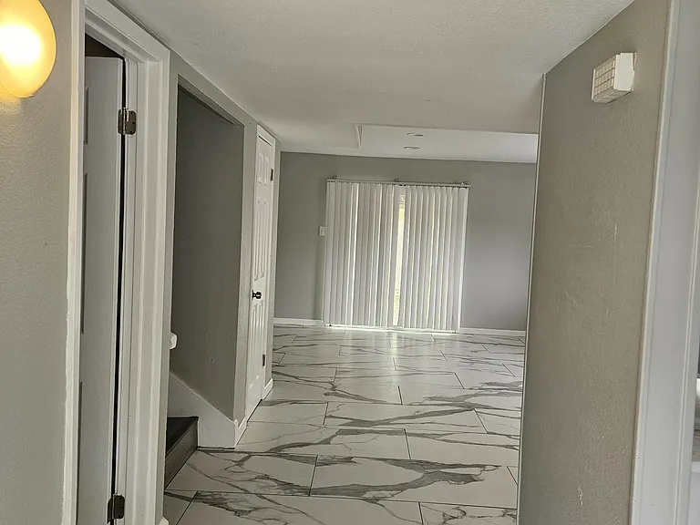 512 W Byrd Blvd — Photo 15