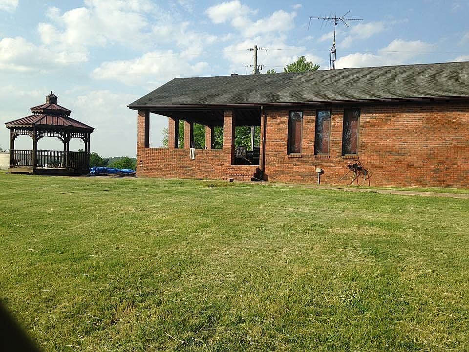 2nd image of 685 Caseyville Cemetery Rd