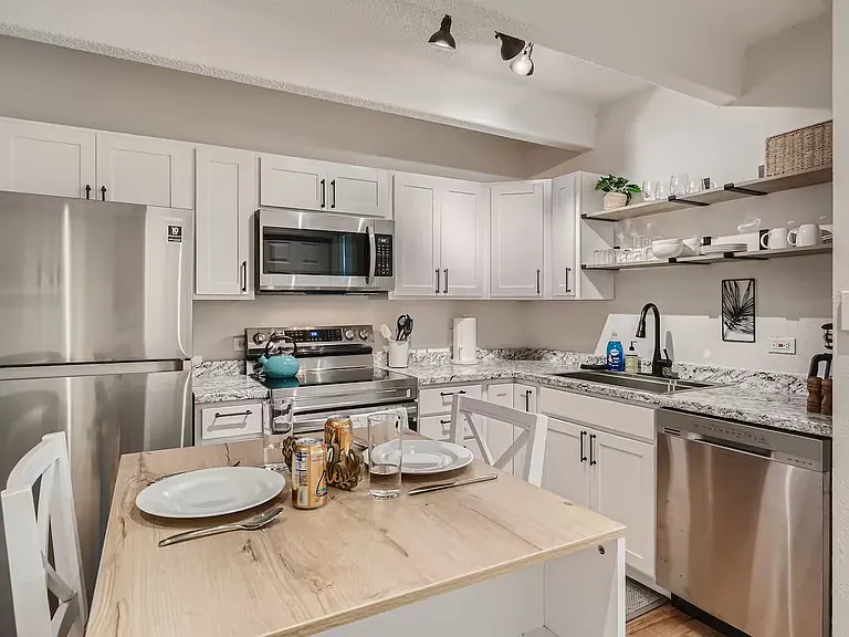 50 N Clarkson St #104 — Photo 15