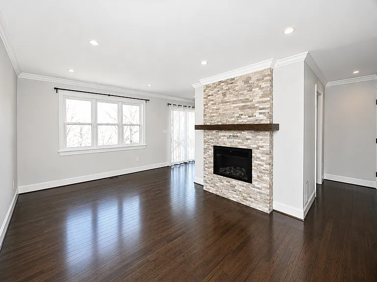 31 Carriage Dr #31 — Photo 4