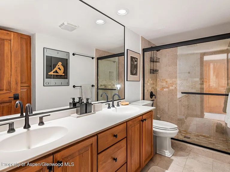 326 W Hopkins Ave — Photo 20