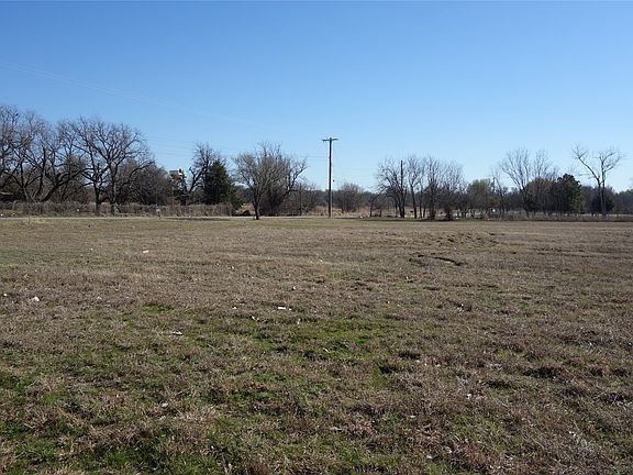 5th image of 8 Moura Ct