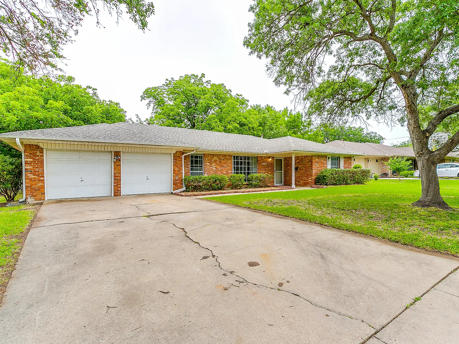 3 bed, 1930 sqft, $1,945 — Photo 3