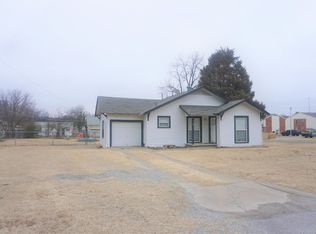 112 E Clegern St, Henryetta, OK 74437