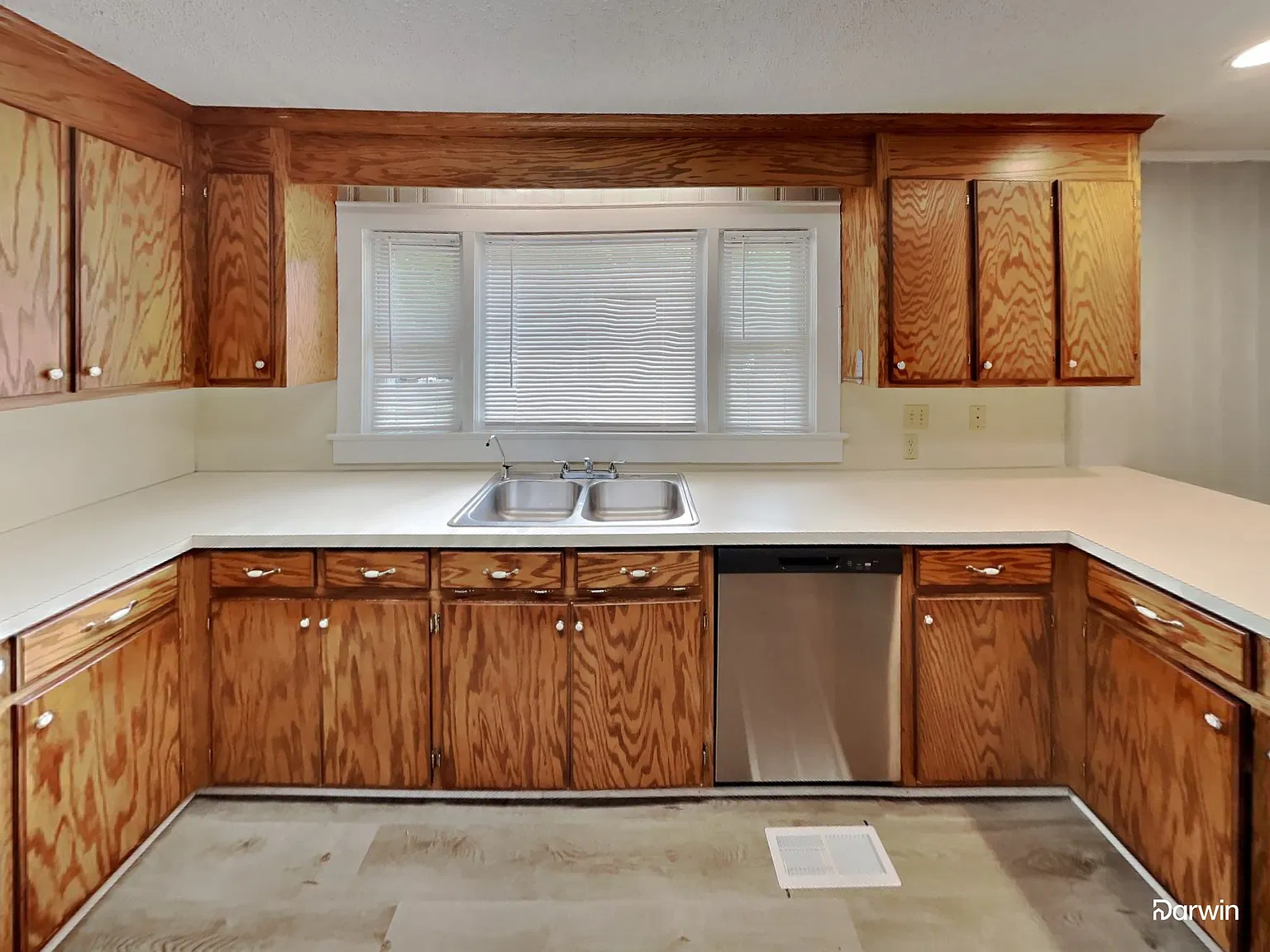 3 bed, 1.5 bath, 1575 sqft, $1,820 — Photo 4