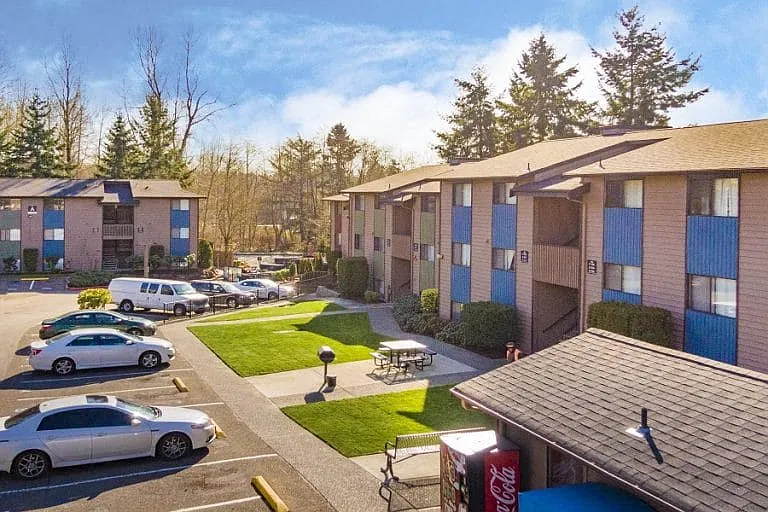 Cottonwood Apartments — Photo 18