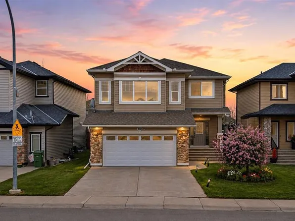 29 NE Royal Birkdale Dr NW, Calgary, AB T3G 5C7