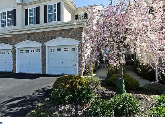 2nd image of 15 Brecknock Ct