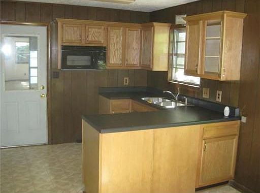 3rd image of 12 Duvall Ln