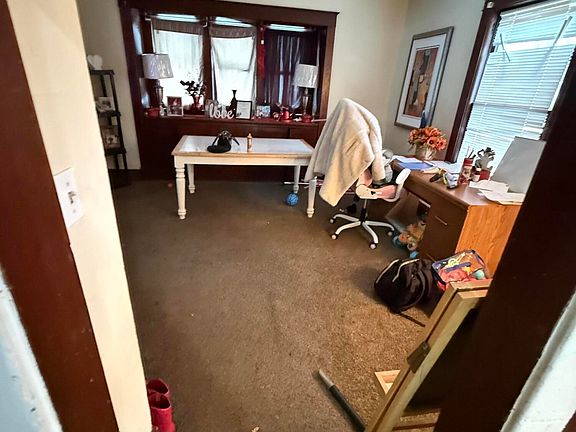 2nd image of 3827 Lockwood Ave