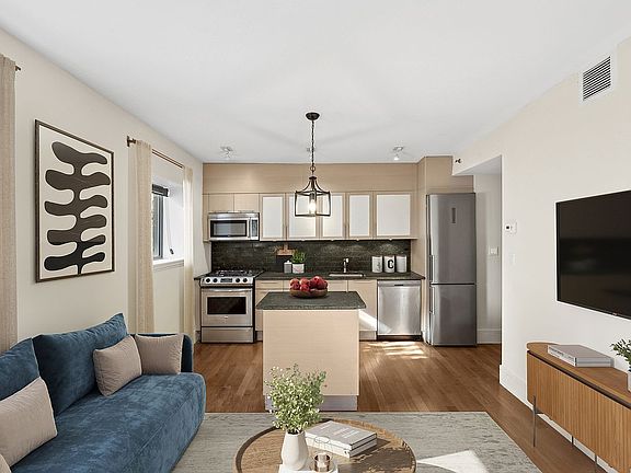 3rd image of 120 Greenwich St #Phc