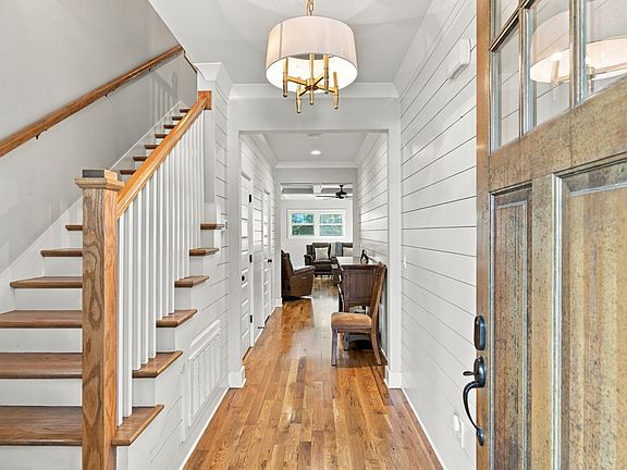 3rd image of 1908B Sheridan Rd