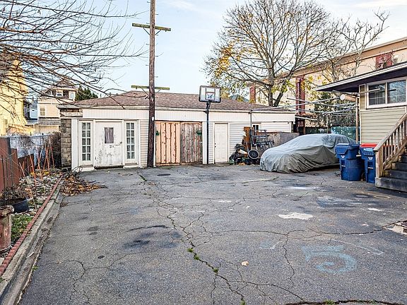 4th image of 100 Holly St
