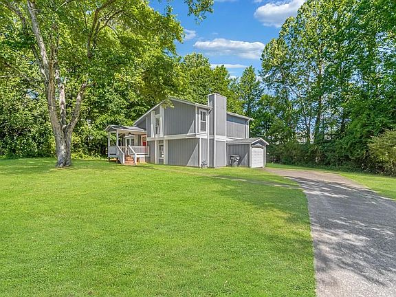 4th image of 2592 Twin Oaks Dr