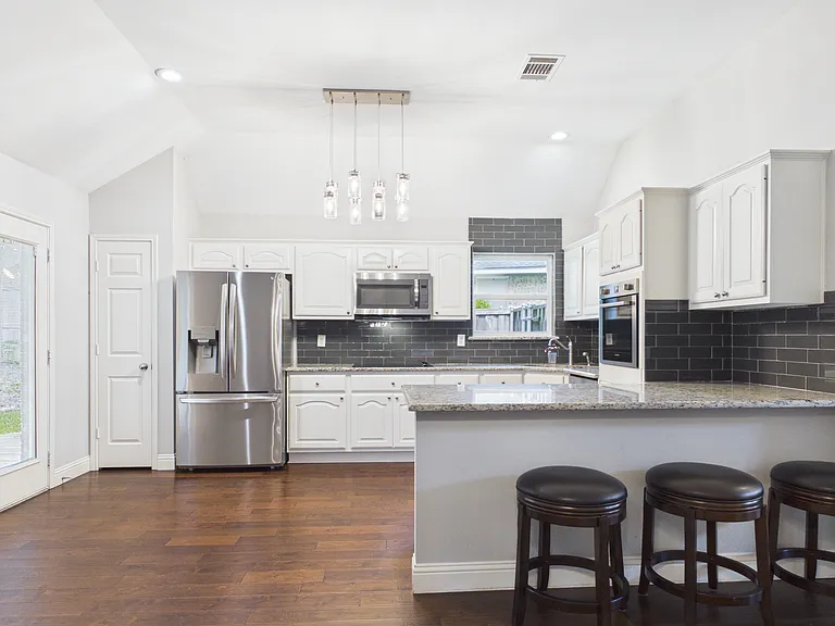 1405 Meadowbrook Dr — Photo 25