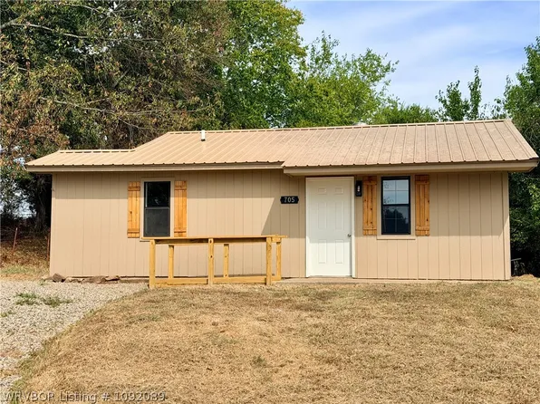 705 W Spear St, Gans, OK 74936